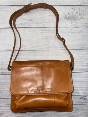 Spikes & Sparrow Women's Tan Authentic Leather Shoulder Bag with Front Flap